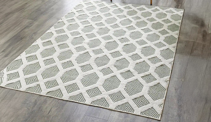 Modern geometric patterned area rug